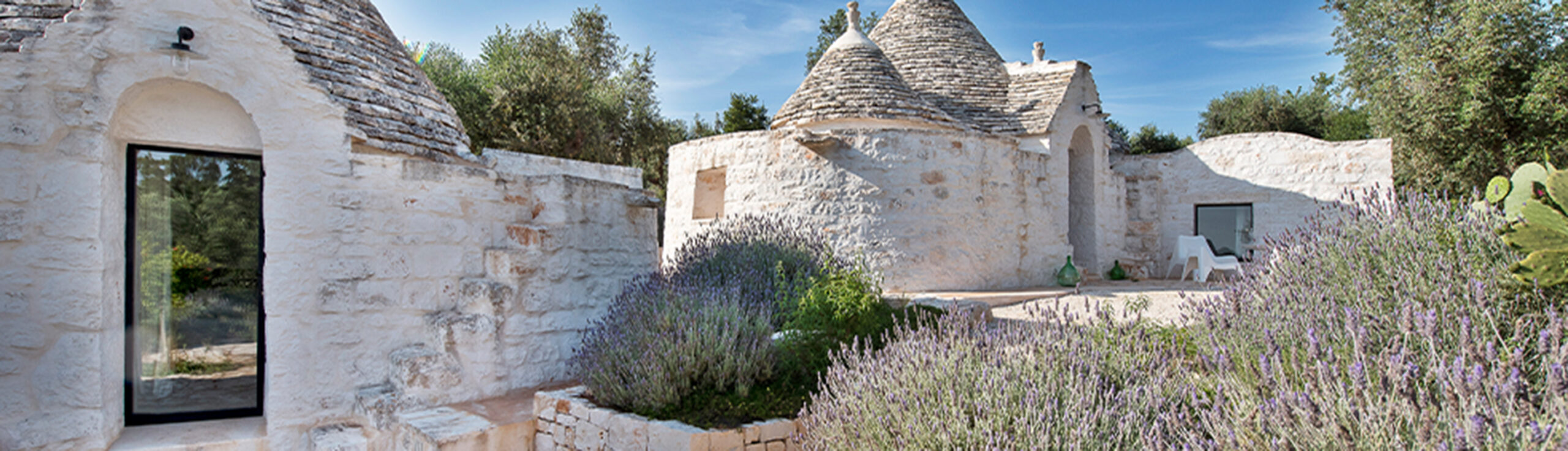 Three separate houses (1 villa and 2 trulli) image